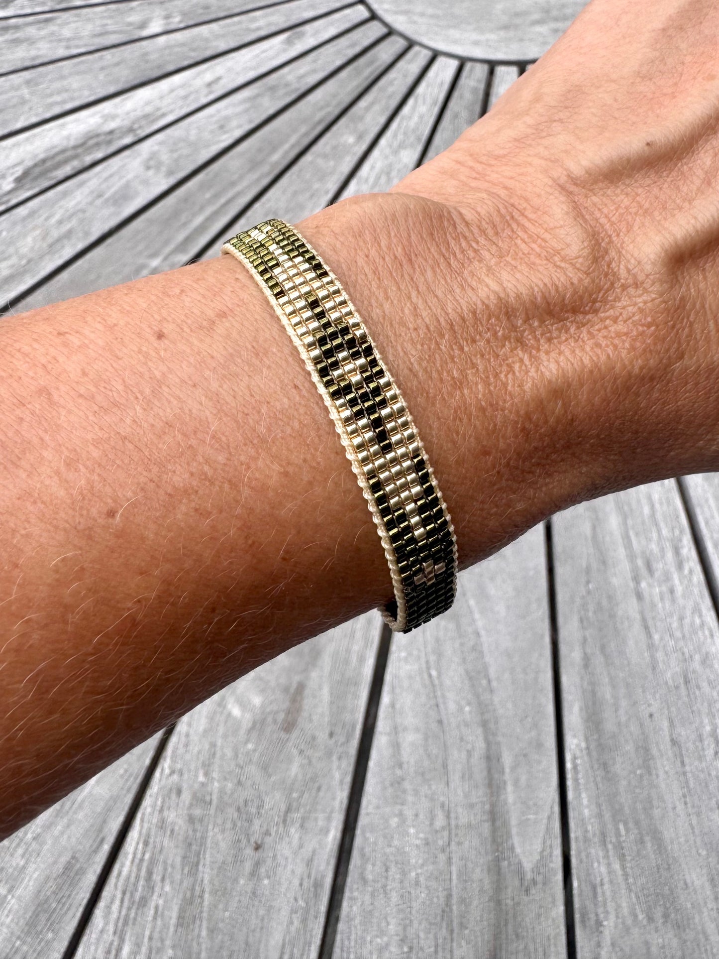 Vævet armbånd - 5 rk. - Khaki/guld